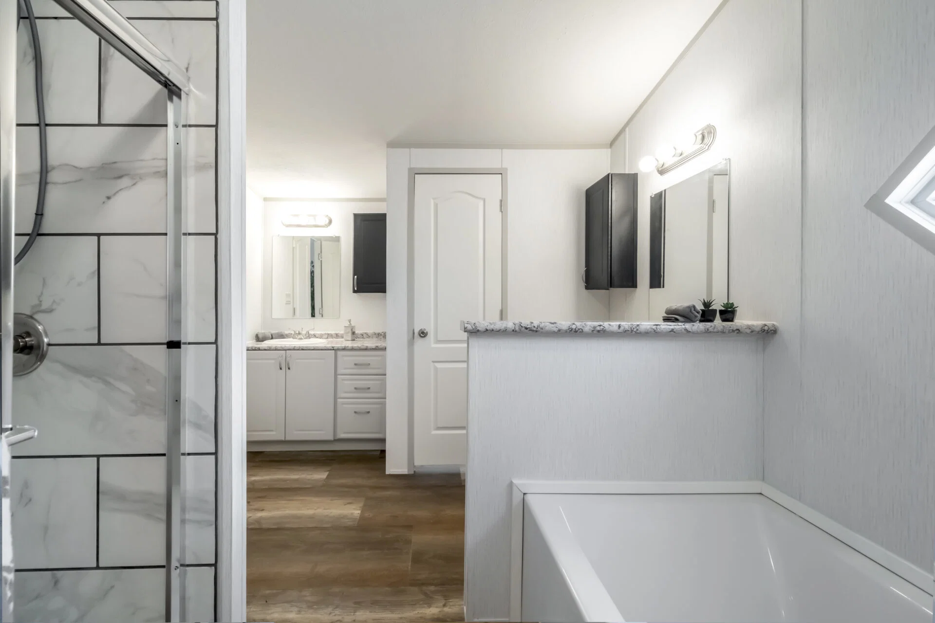 Heritage h-1880-32e bathroom home features