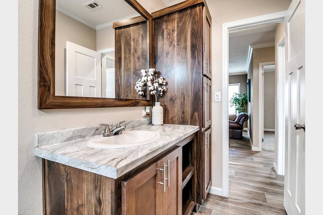 Titan extreme 3276t [the memphis] bathroom home features