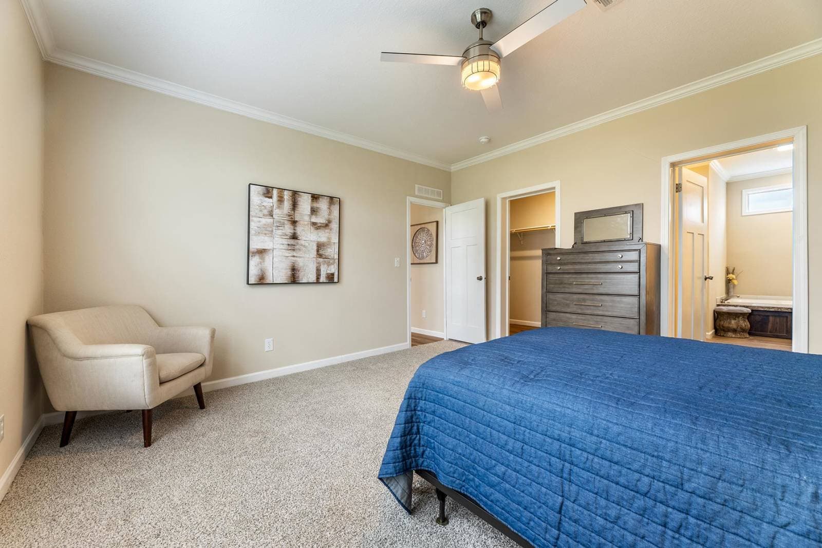 Innovation 3260c bedroom home features