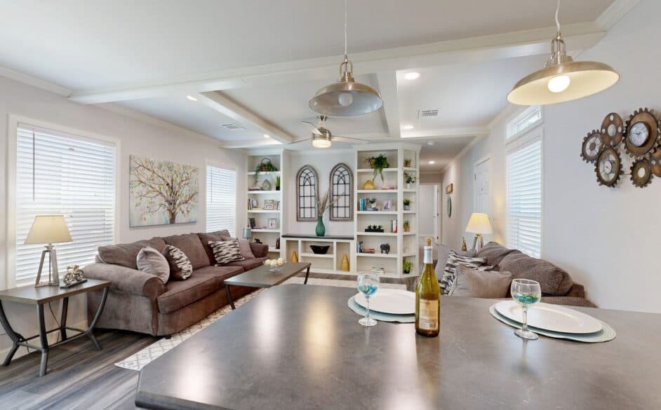 Gold spur 5616 interior home features