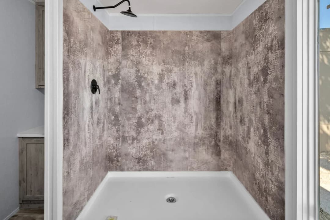 Valu maxx premier 32684f bathroom home features