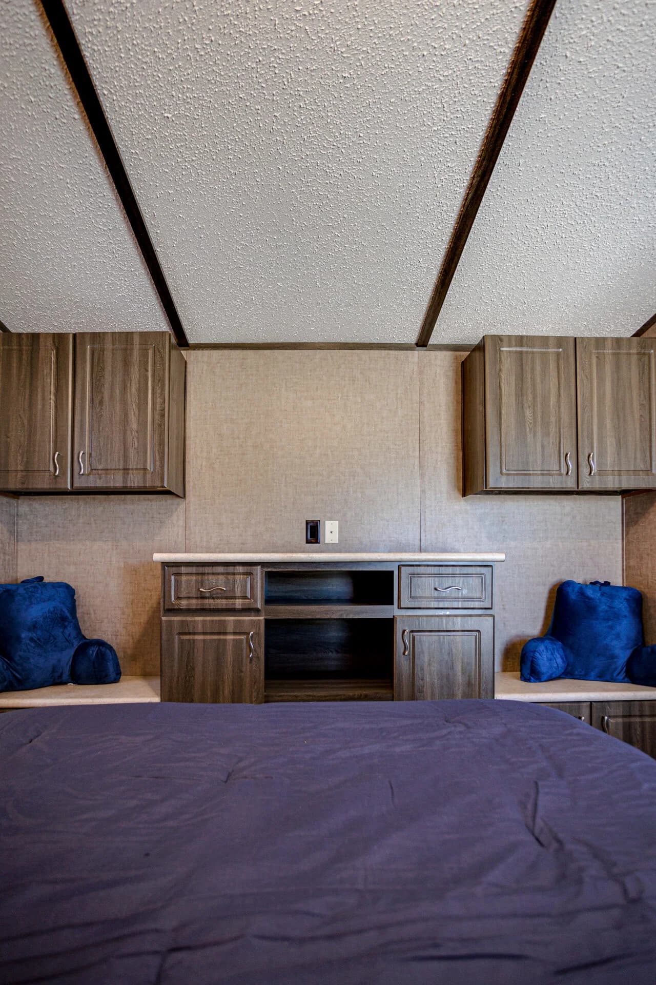 Select s-1236-11fla bedroom home features