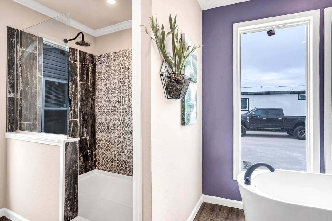 Titan extreme 3276f bathroom home features