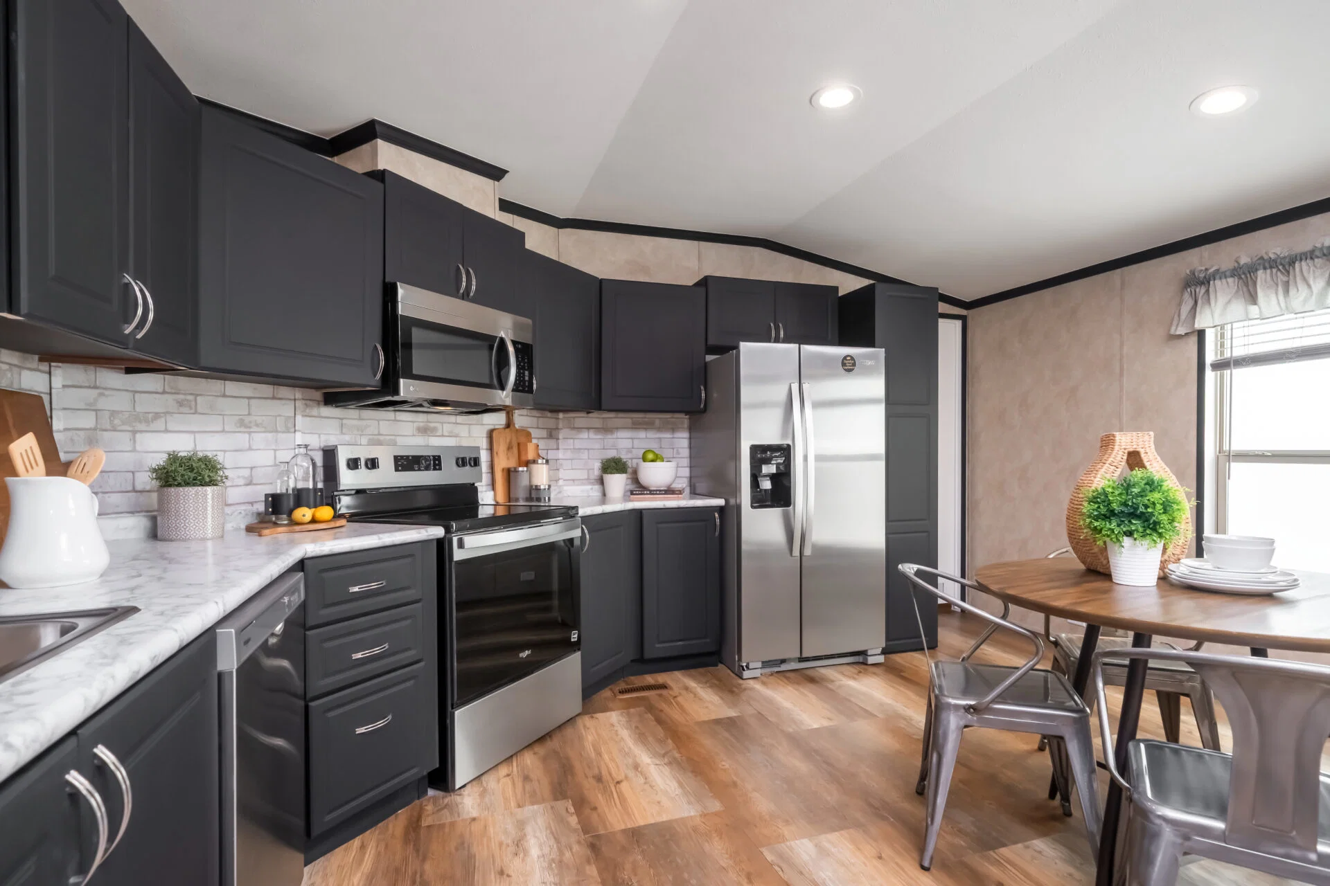 Classic c-1680-32flp kitchen home features
