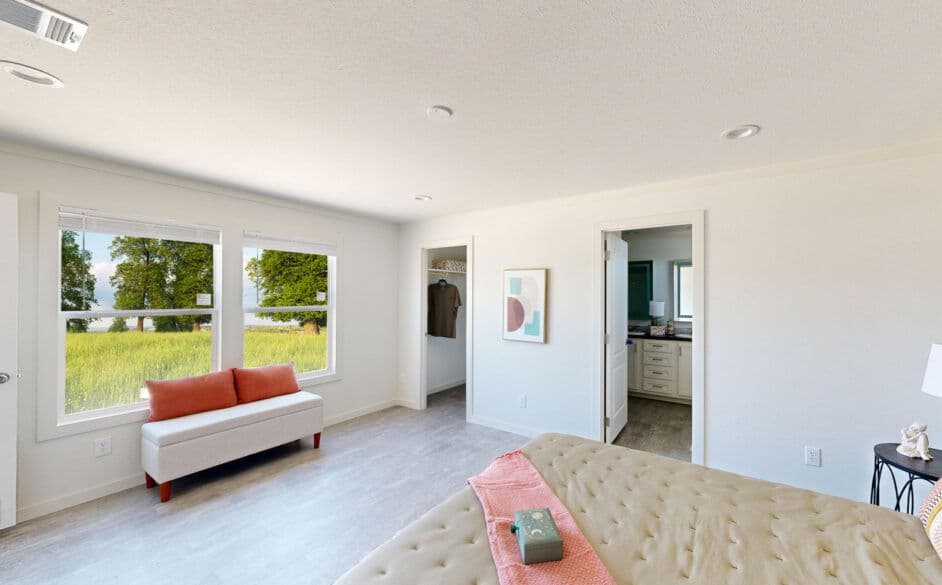 Tiffany j76k bedroom home features