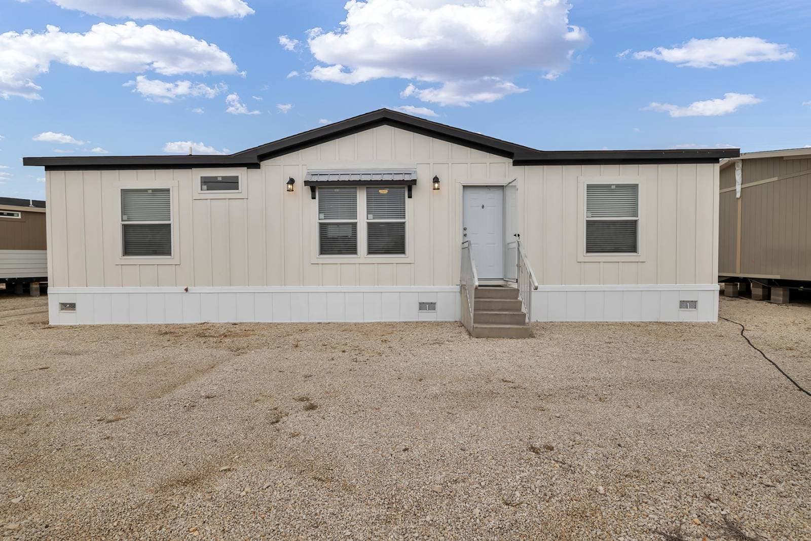 Titan extreme 3248e exterior home features