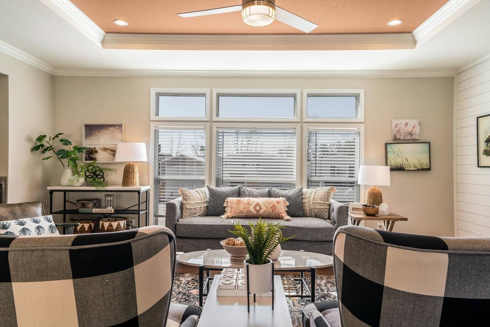 Titan extreme 3260h [the cypress] interior home features