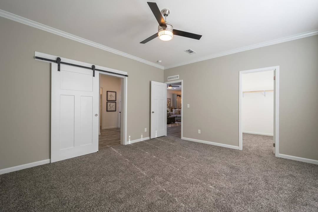 Innovation 3268c bedroom home features