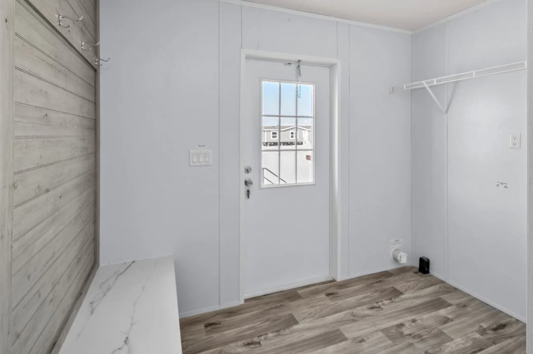 Valu maxx premier 32684f interior home features