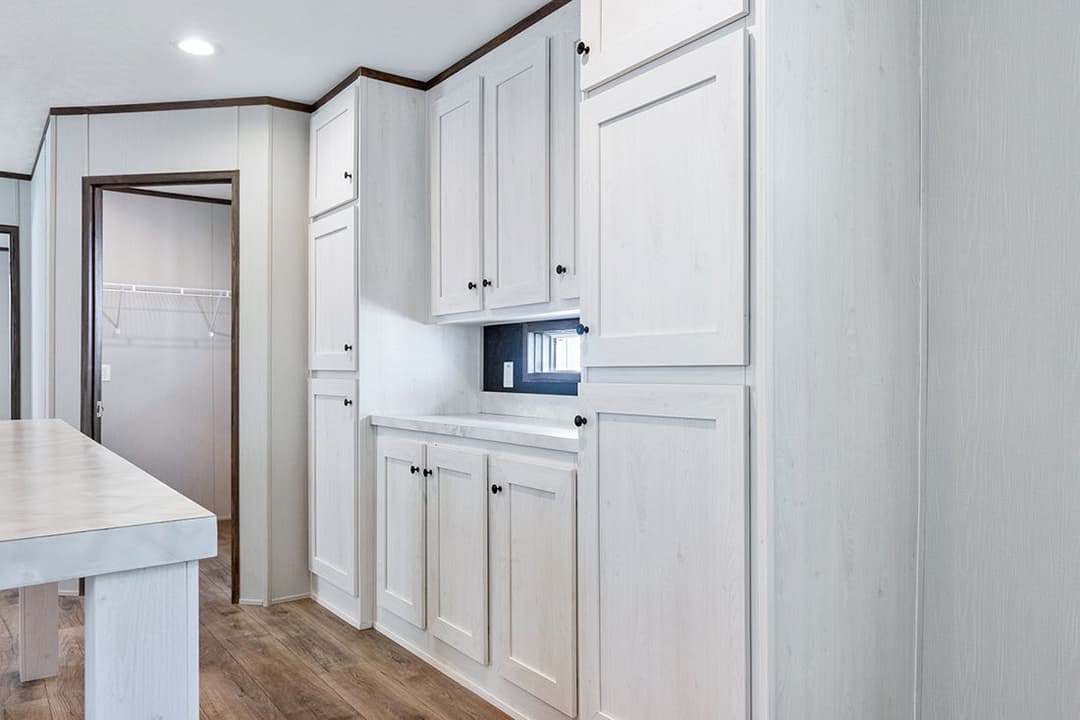 Select 16723b interior home features