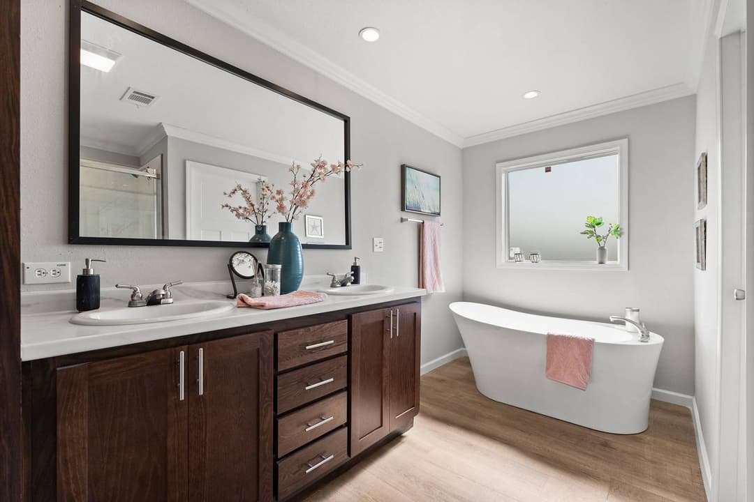 Titan extreme 2856h bathroom home features