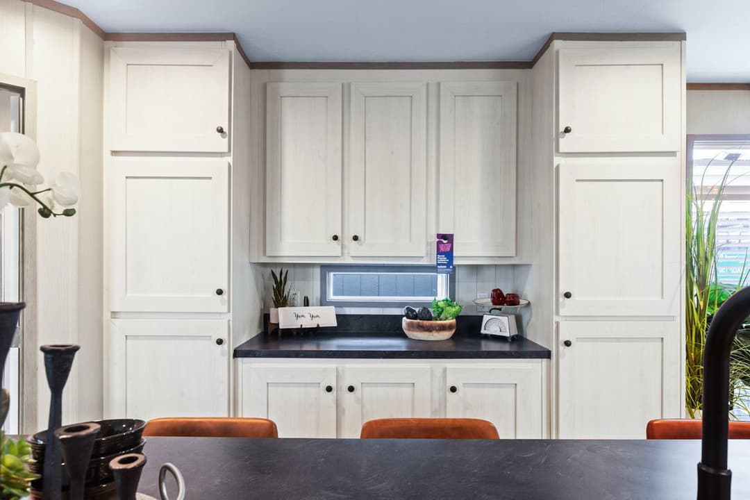 Anniversary 16763s interior home features