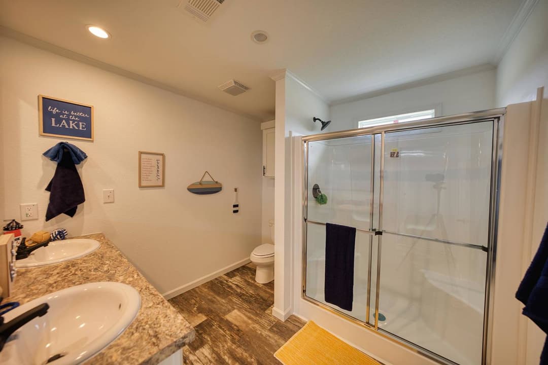 Titan extreme 2876h bathroom home features