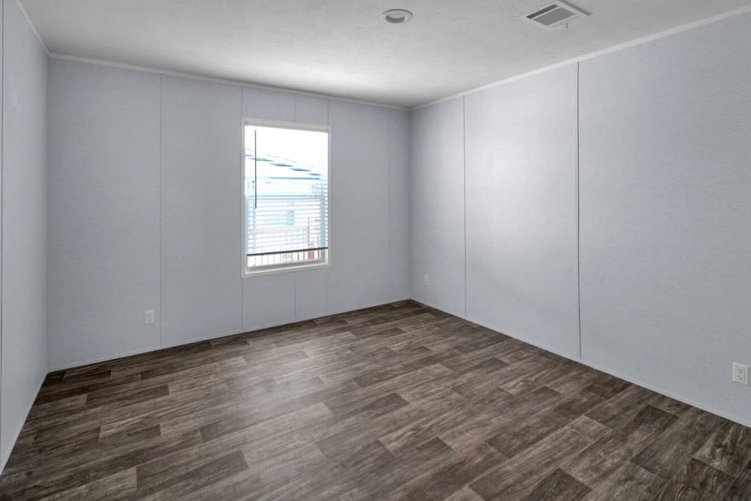 Valu maxx premier 32643e bedroom home features