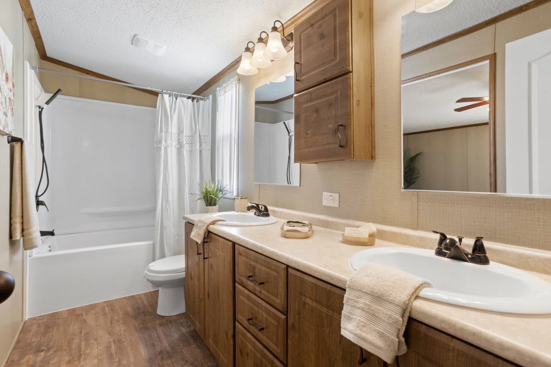 Classic c-1868-32a bathroom home features