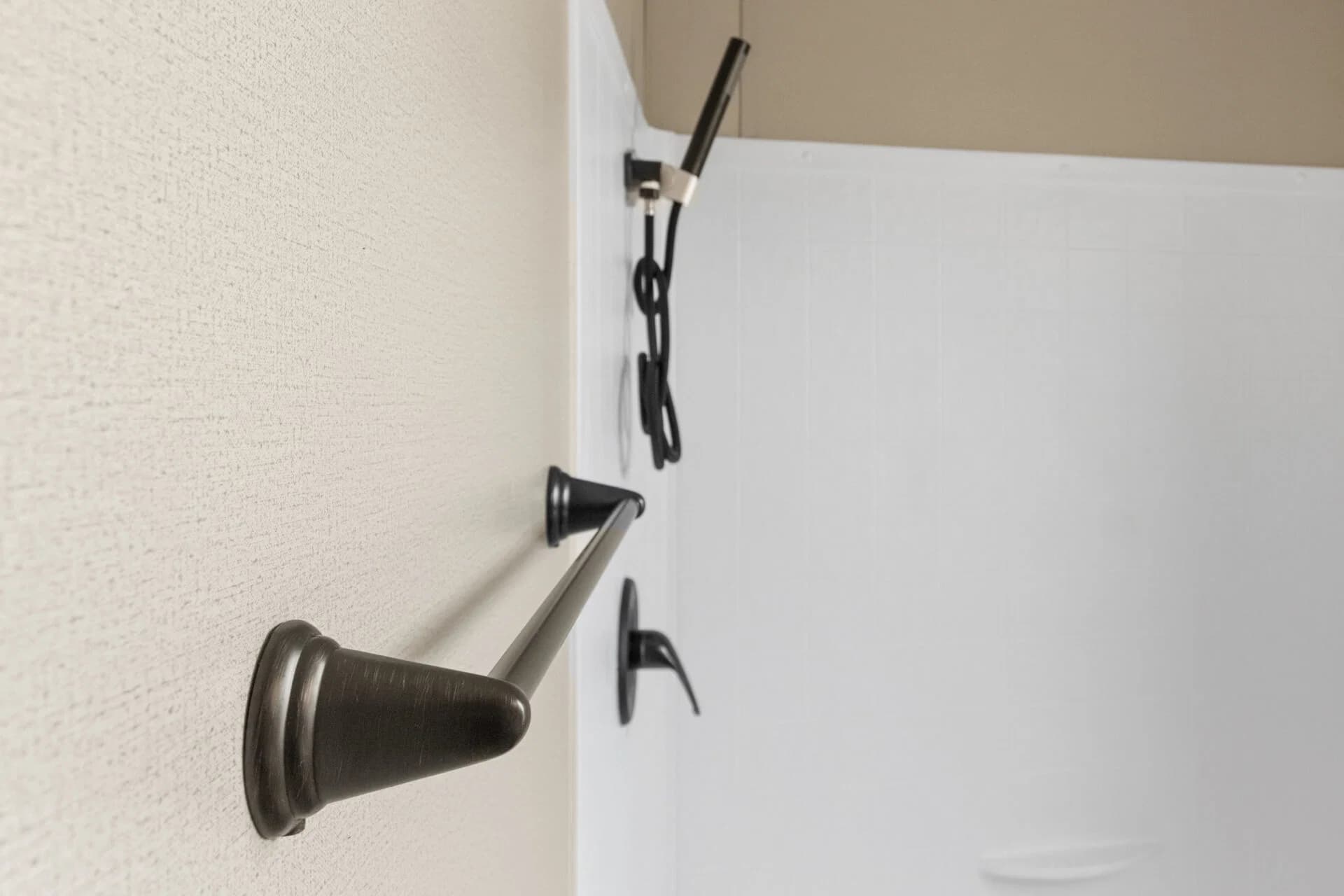 Heritage h-3260-32a bathroom home features