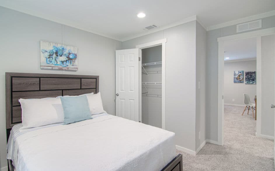 Trailblazer t76b bedroom home features