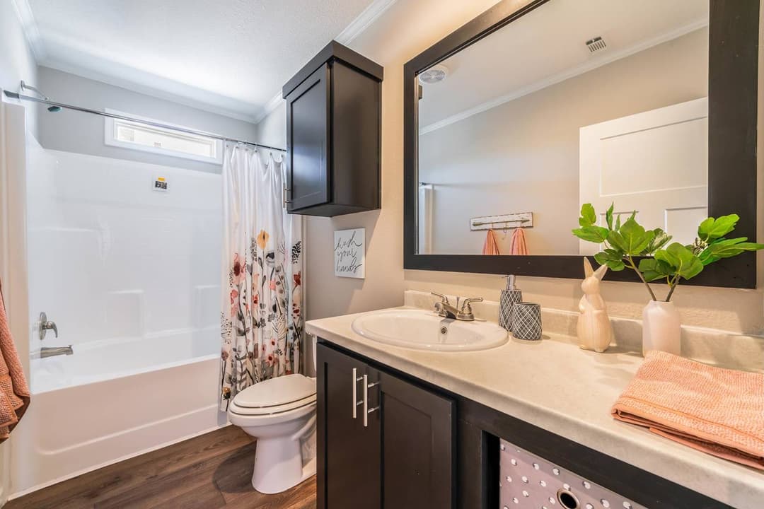 Titan extreme 3260h [the cypress] bathroom home features