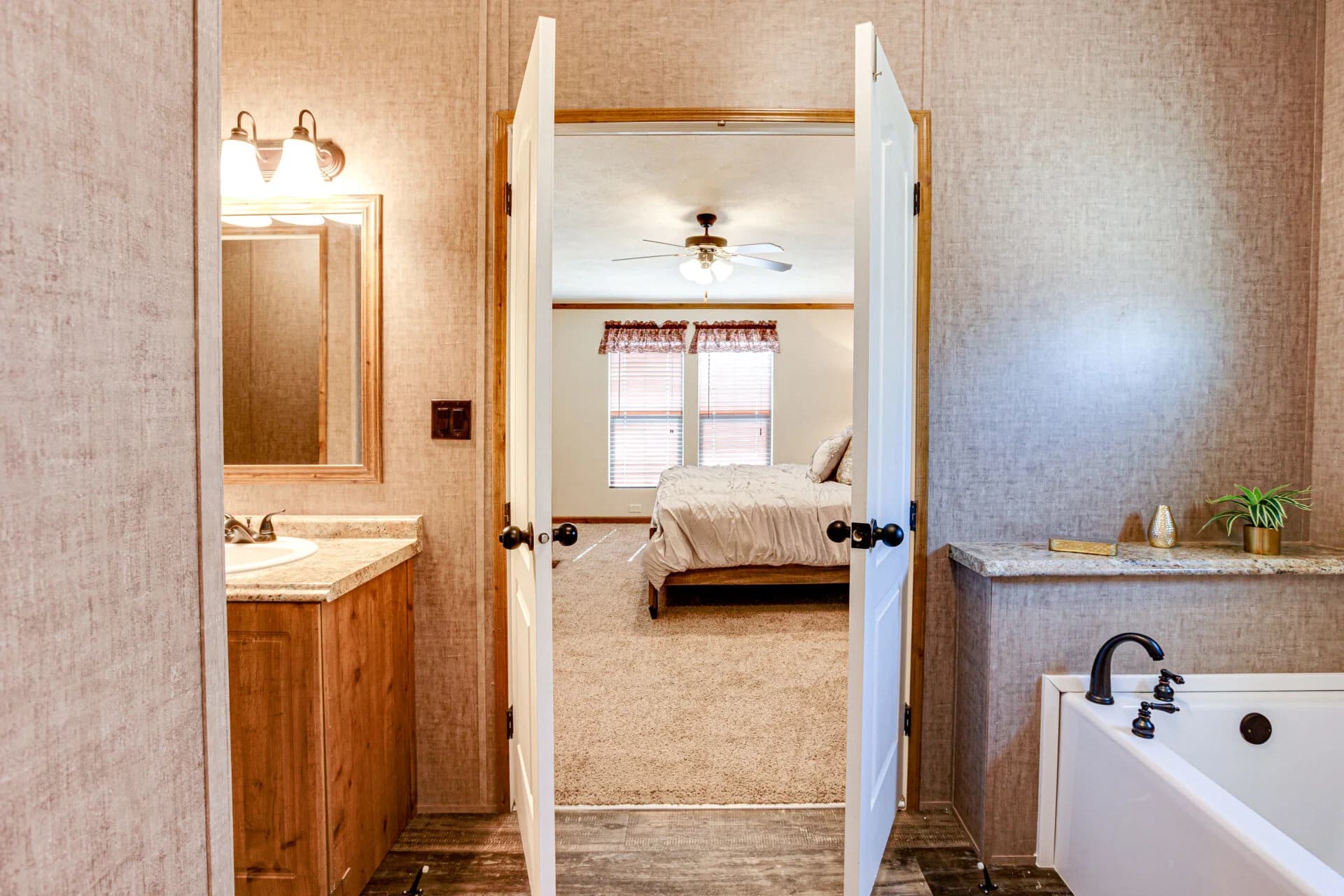 Heritage h-3264-32c bathroom home features