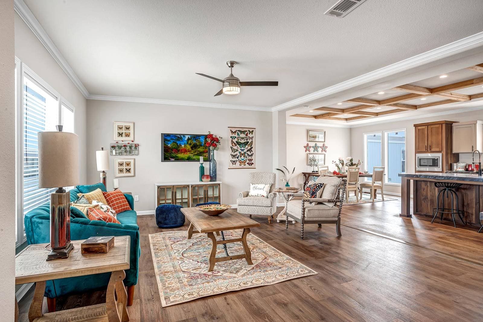 Titan extreme 3276f interior home features