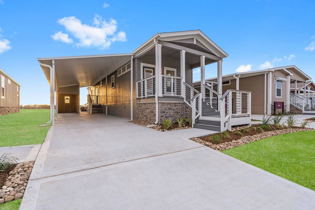 Innovation 1668h exterior home features