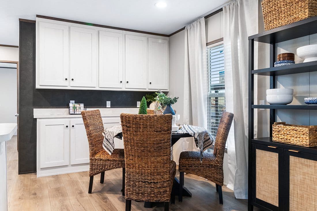 Select 16723a interior home features