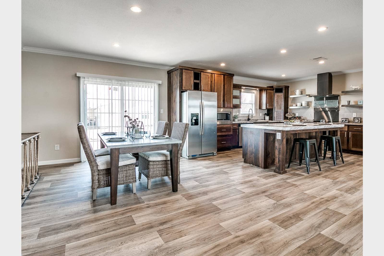 Titan extreme 3276t [the memphis] kitchen home features