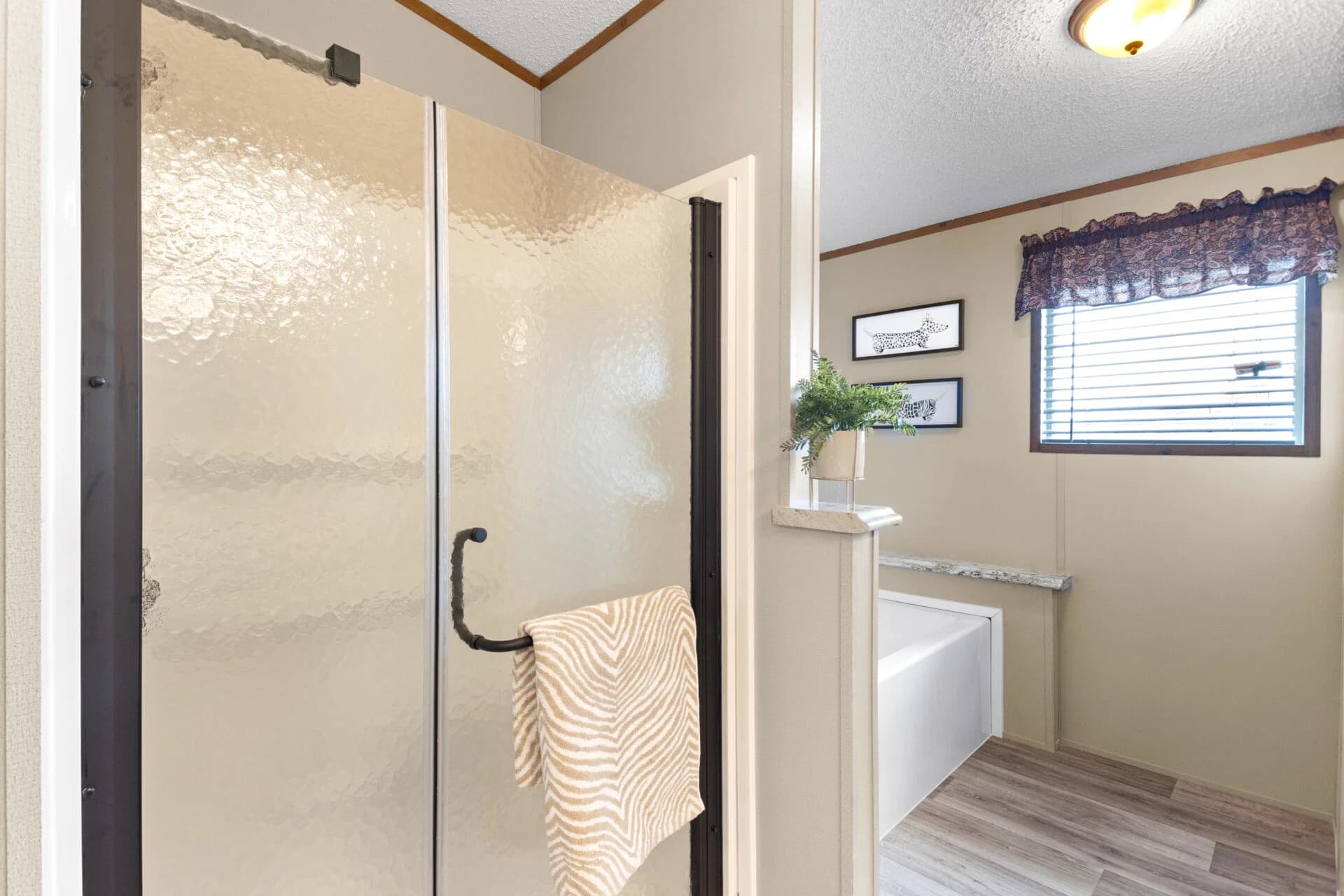 Heritage h-3260-32a bathroom home features
