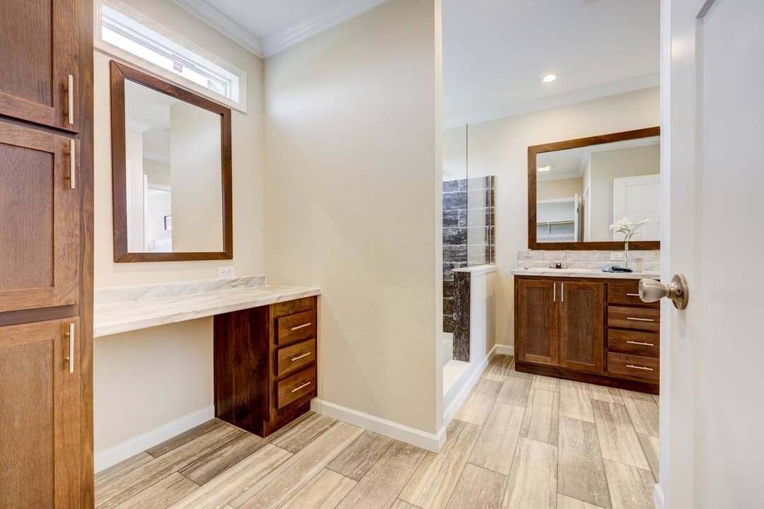 Titan extreme 3264r bathroom home features