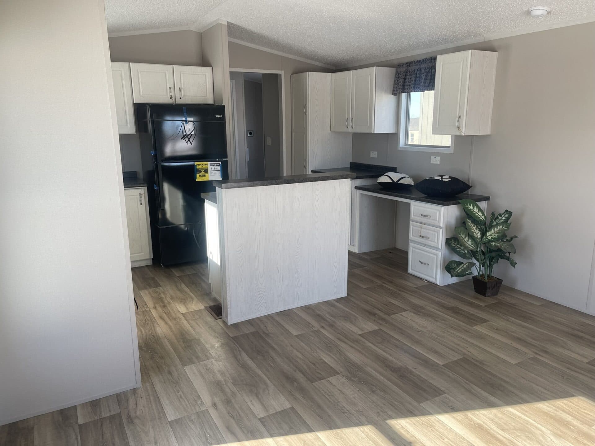 14 wide s-14×44-11ofp kitchen and interior home features