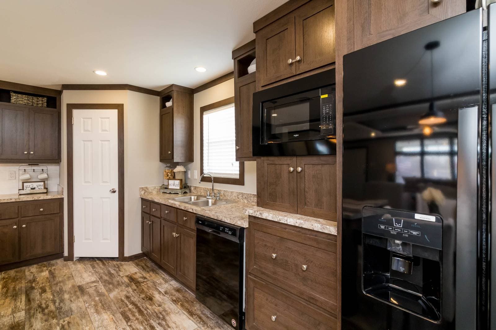 Titan extreme 3272c kitchen home features