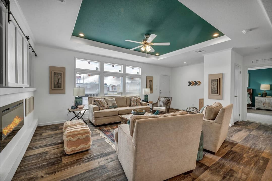 Titan extreme 3272c interior home features