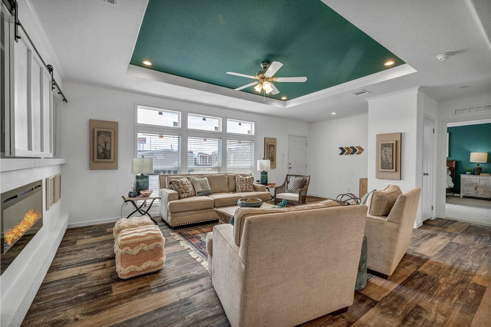 Titan extreme 3272c interior home features