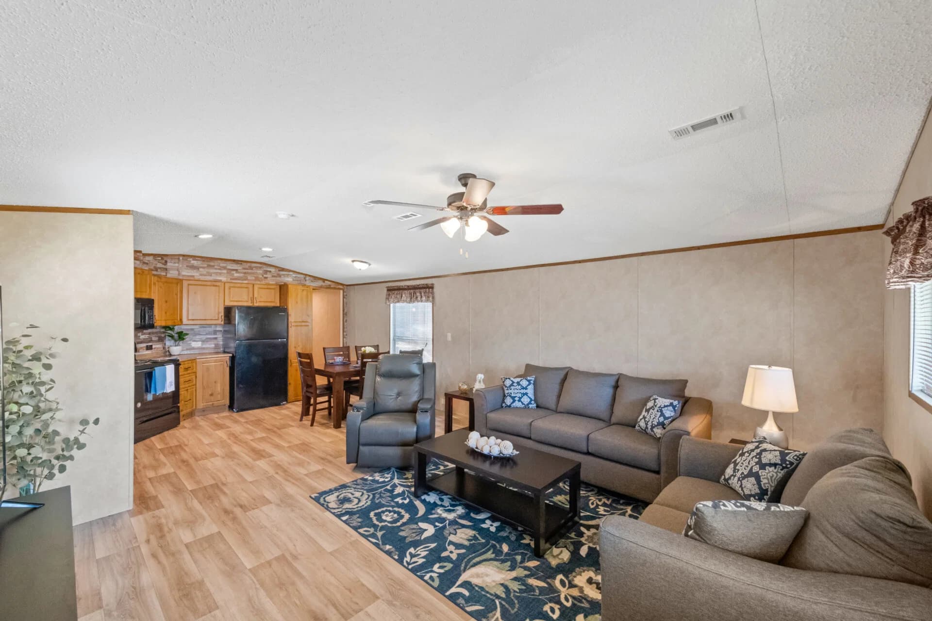Heritage h-1680-32flp interior home features