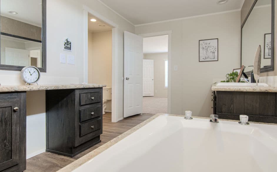 Bandera 3356 bathroom home features