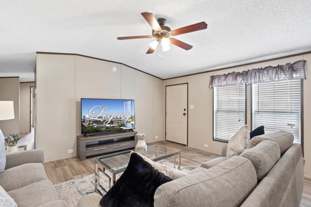 Classic c-1672-32c interior home features