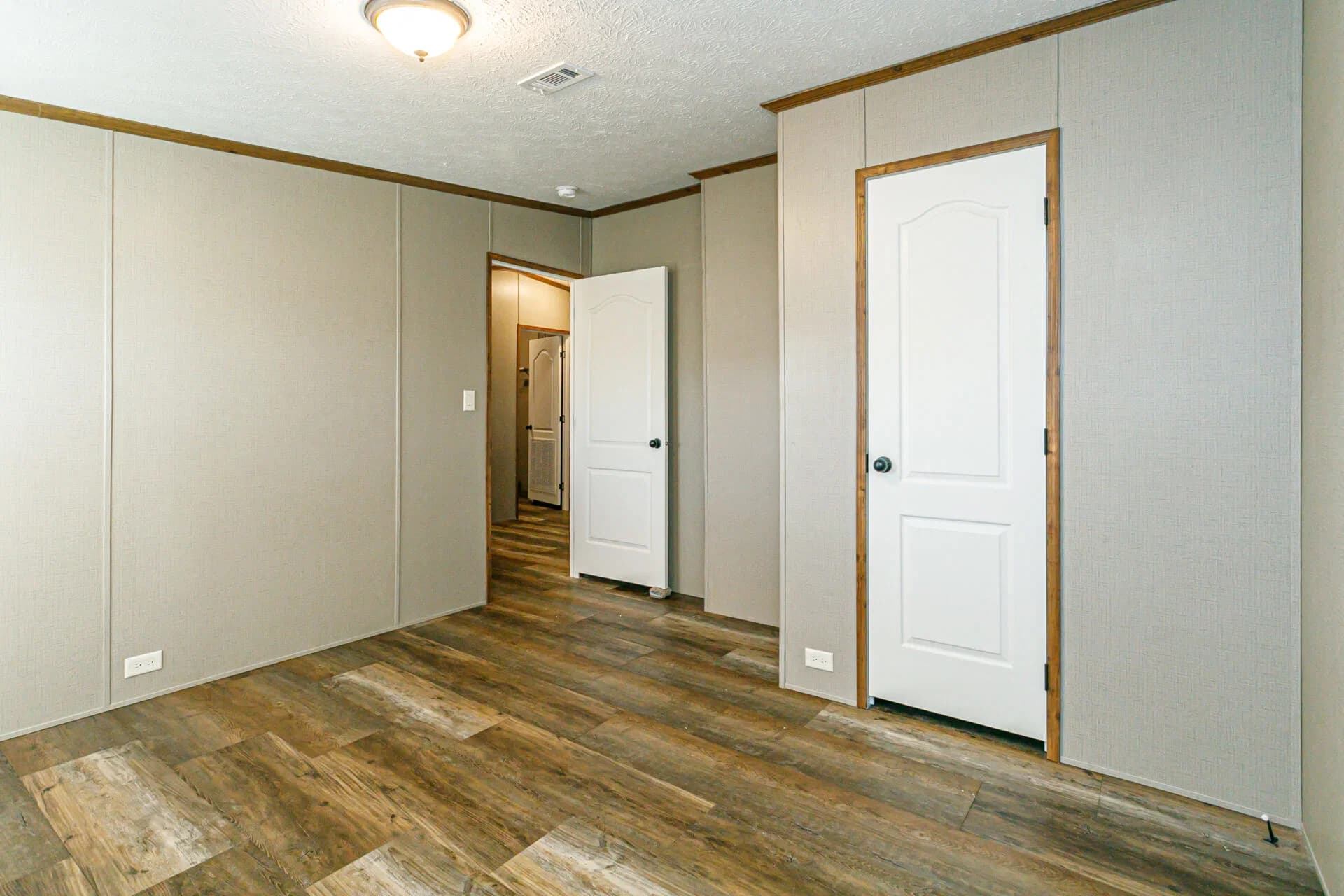 Doublewide h-3672-43a bedroom home features