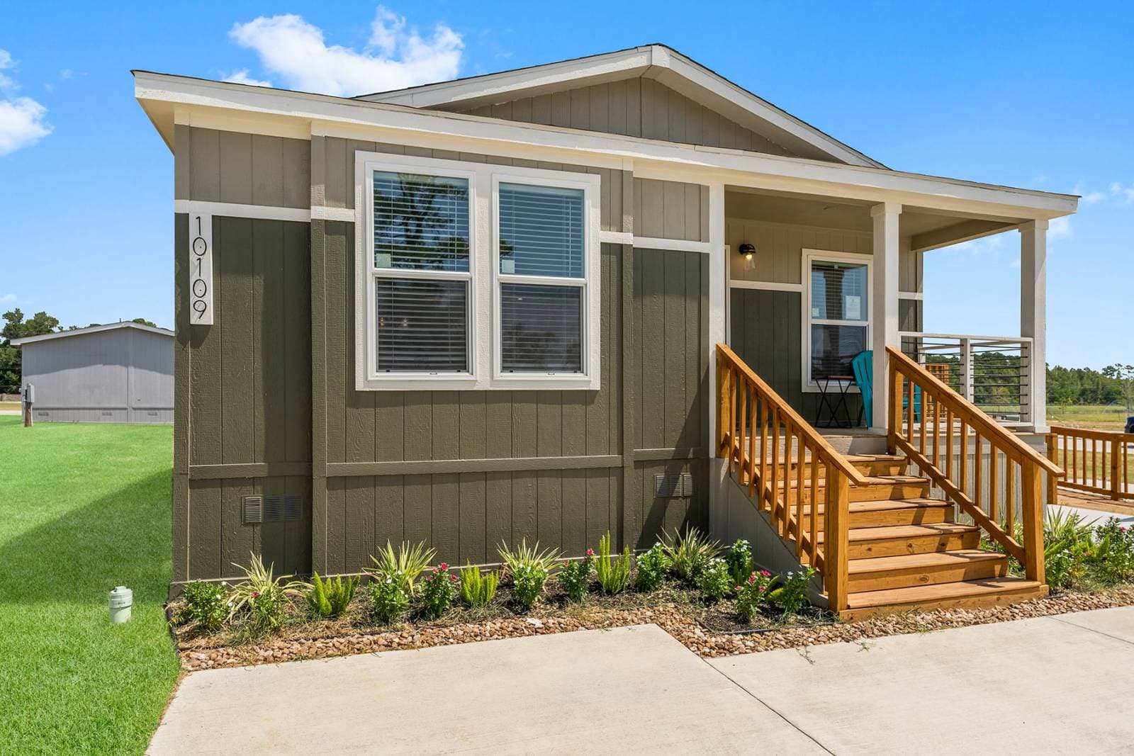 Titan extreme 2856h exterior home features