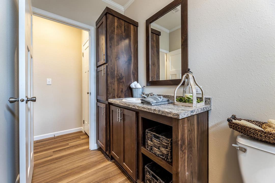 Innovation 3260c bathroom home features