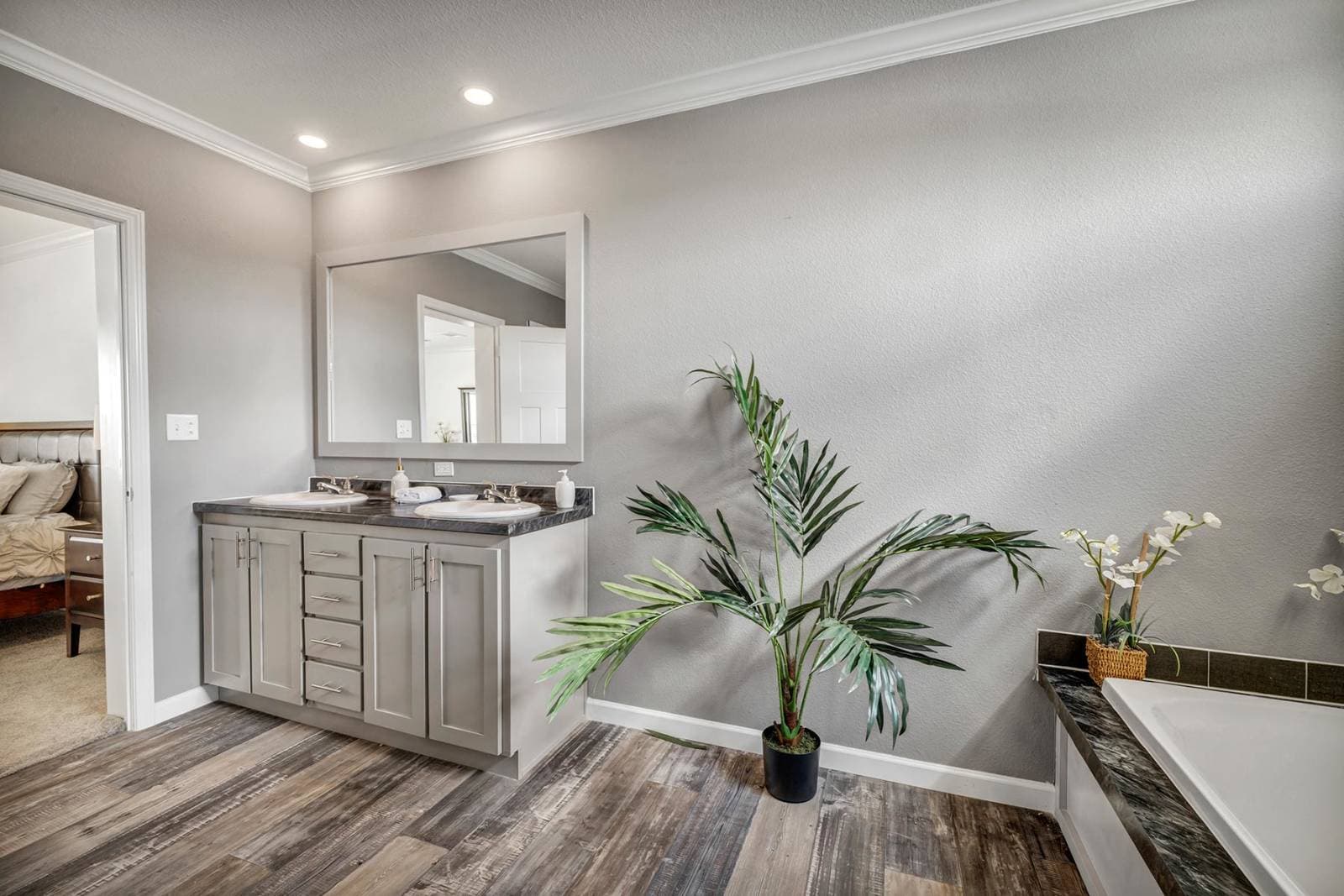 Titan extreme 3266d [the vegas] bathroom home features