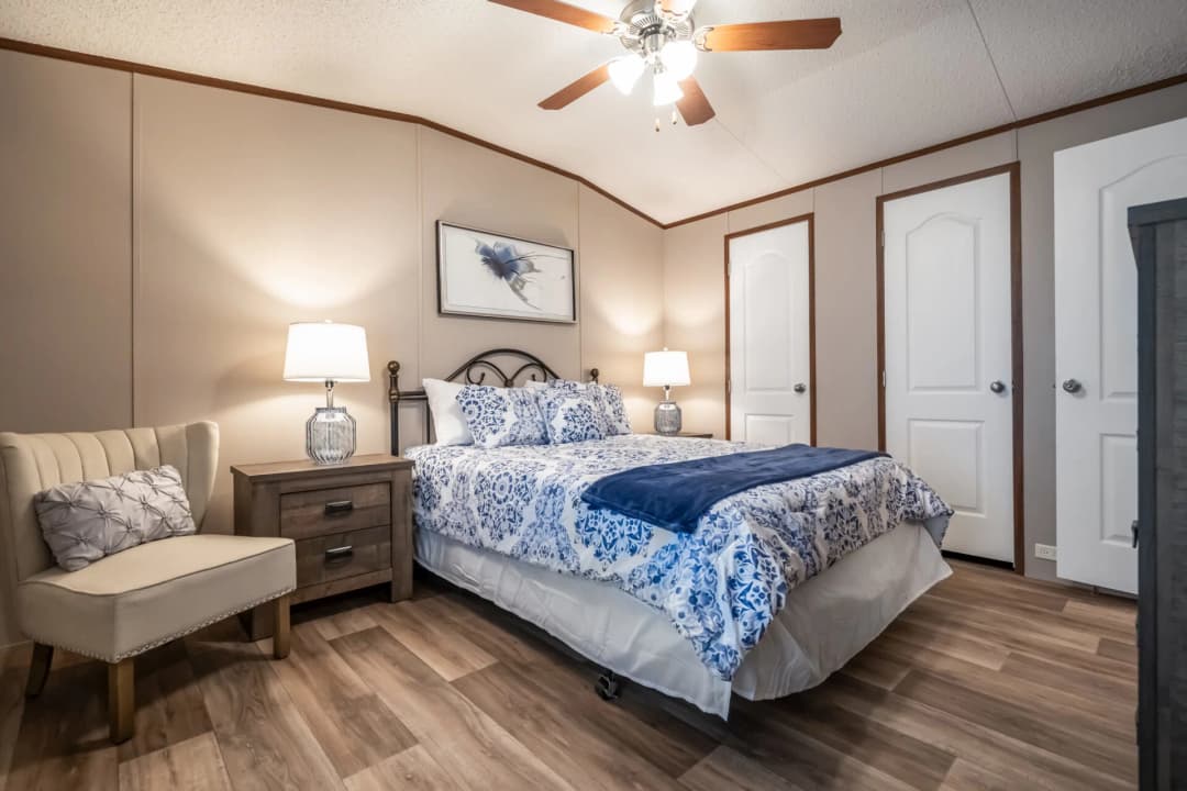 Classic c-1664-32c bedroom home features