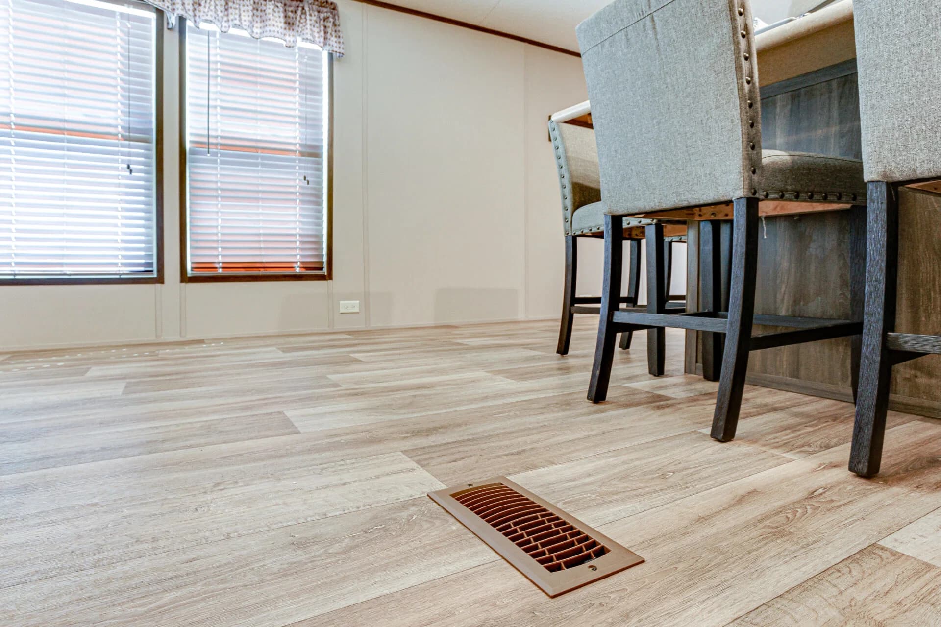 Select s-1672-32b interior home features