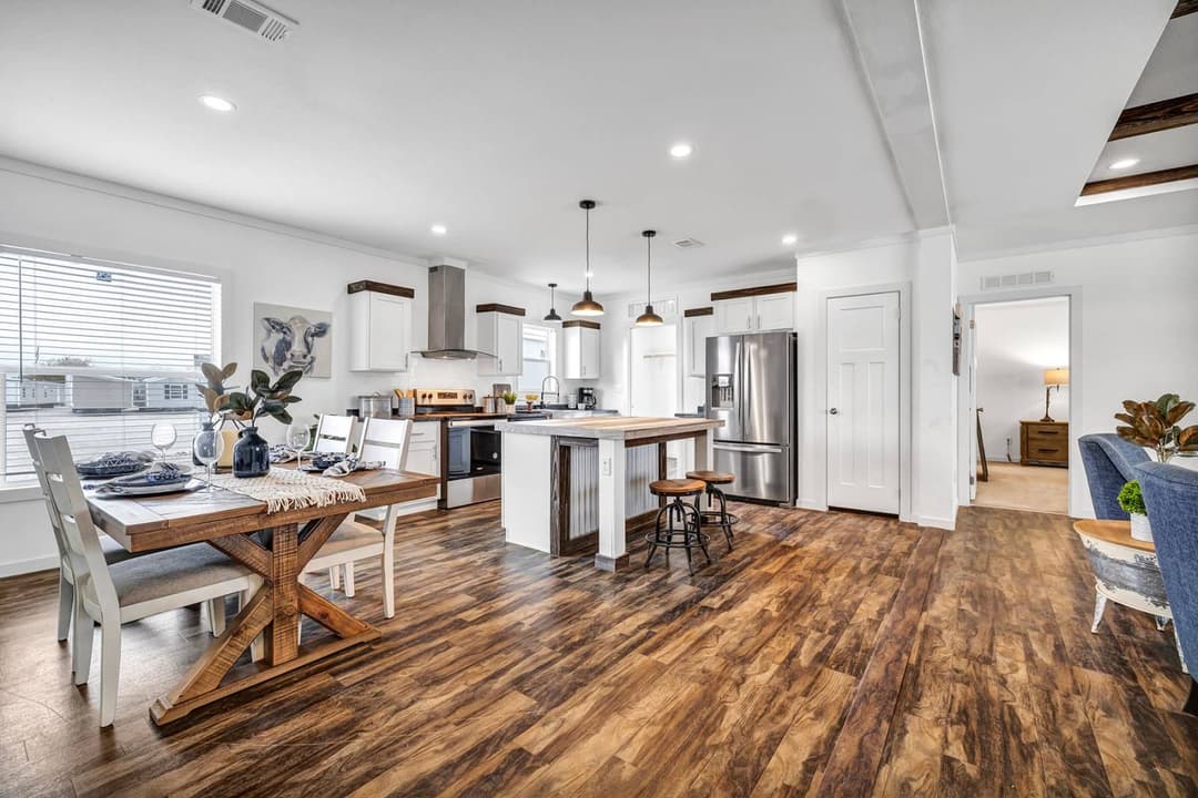 Titan extreme 3248e interior and hero home features