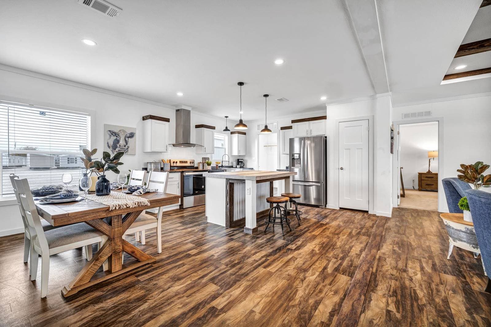 Titan extreme 3248e interior and hero home features