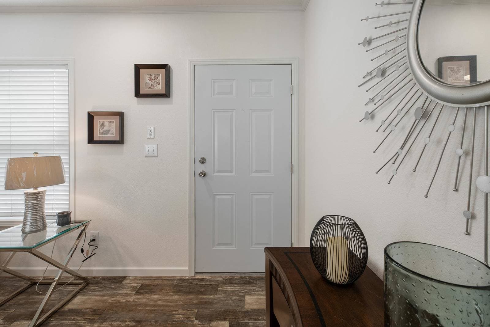 Titan extreme 2856n interior home features