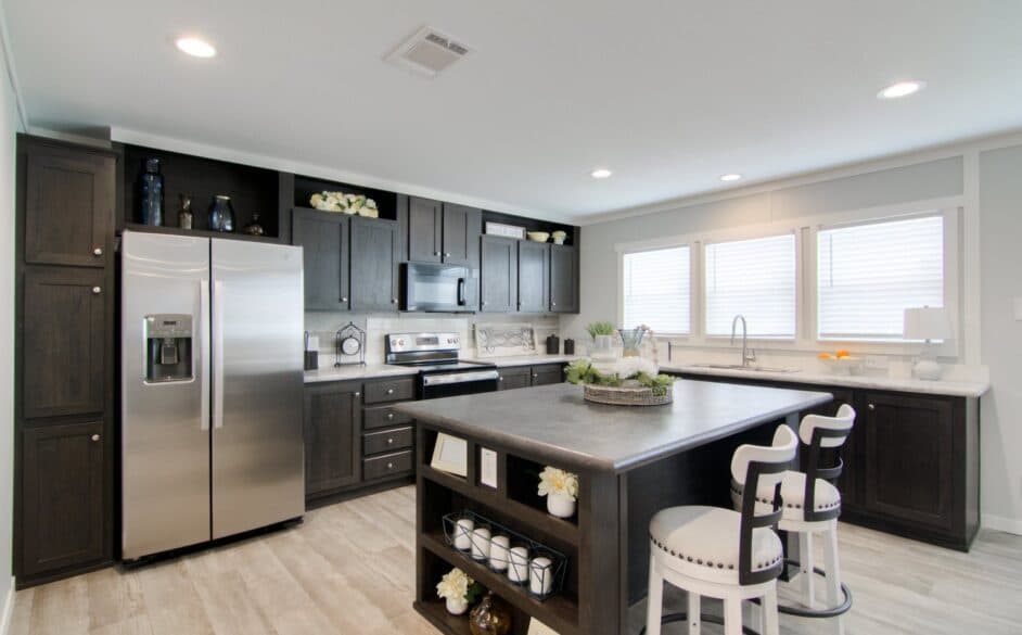 Bandera 3356 kitchen and hero home features