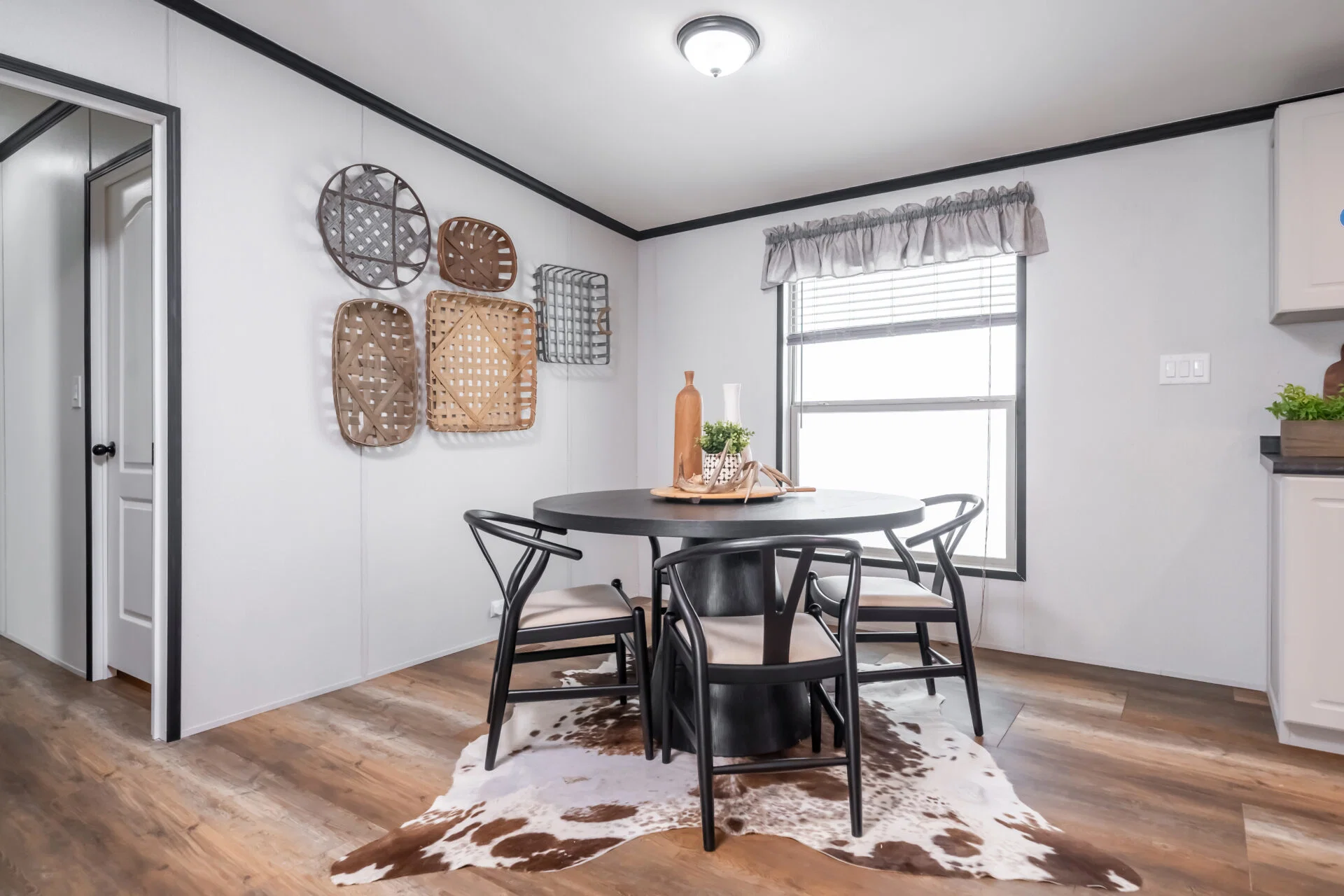 Select s-2468-42a interior home features
