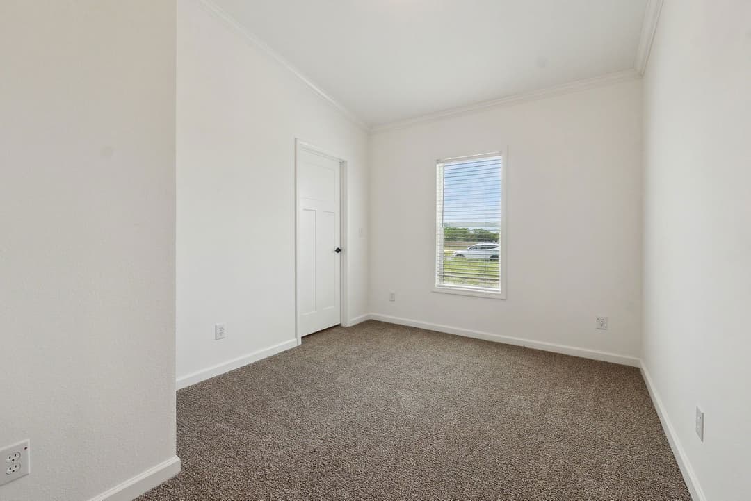 Innovation 1868h bedroom home features