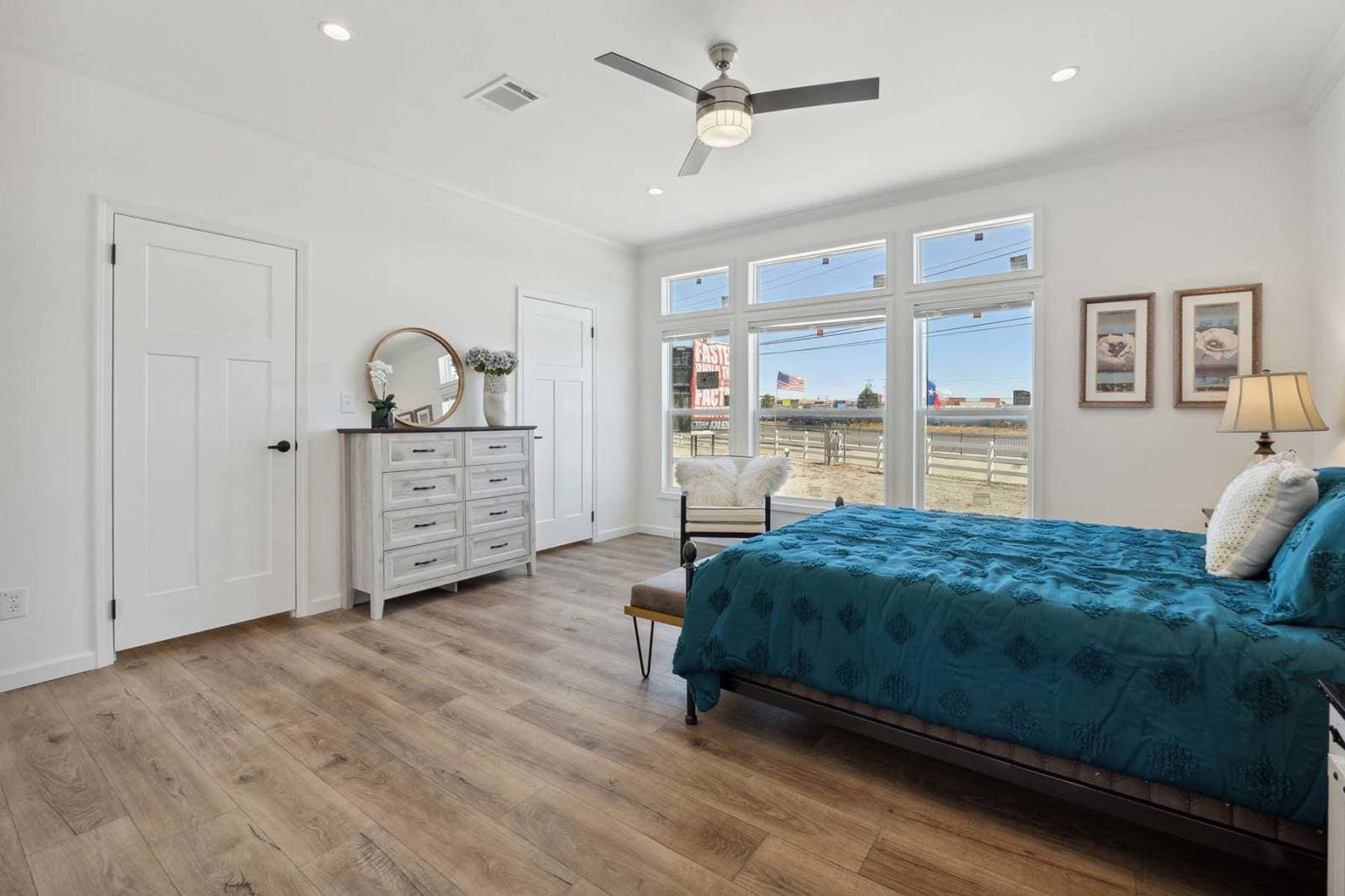 Titan extreme 3276t [the memphis] bedroom home features