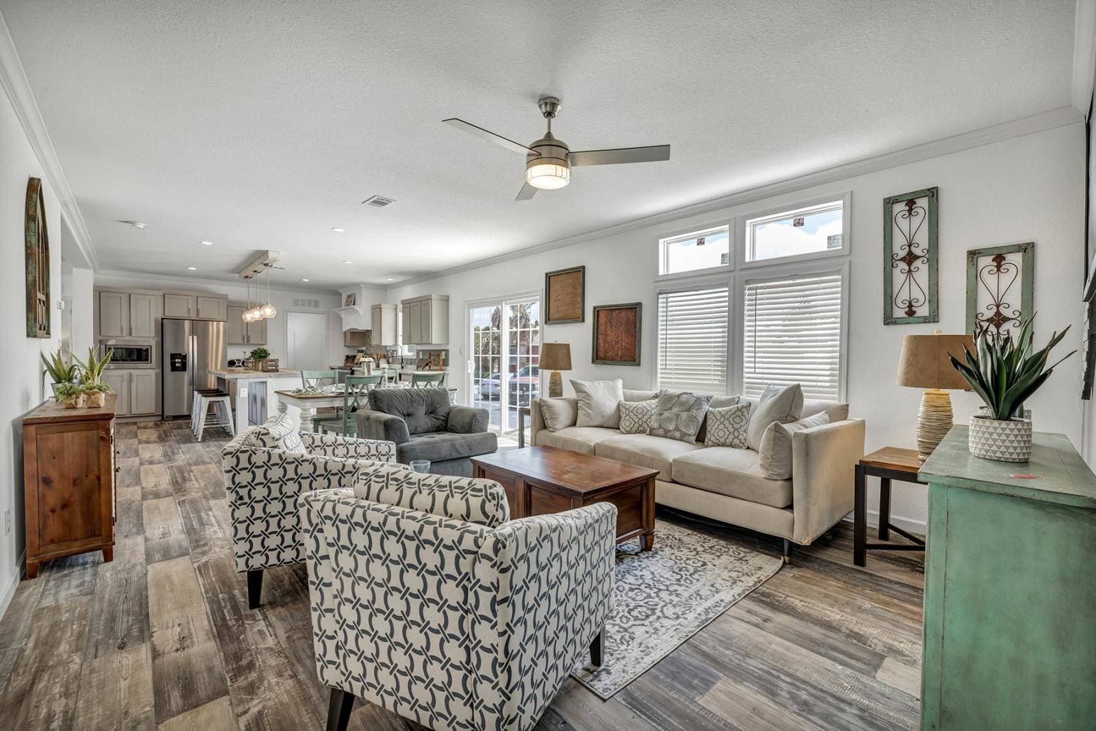 Titan extreme 3266d [the vegas]  home features